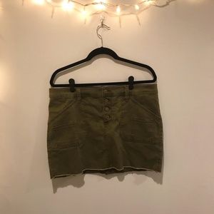 Green pocket mini skirt